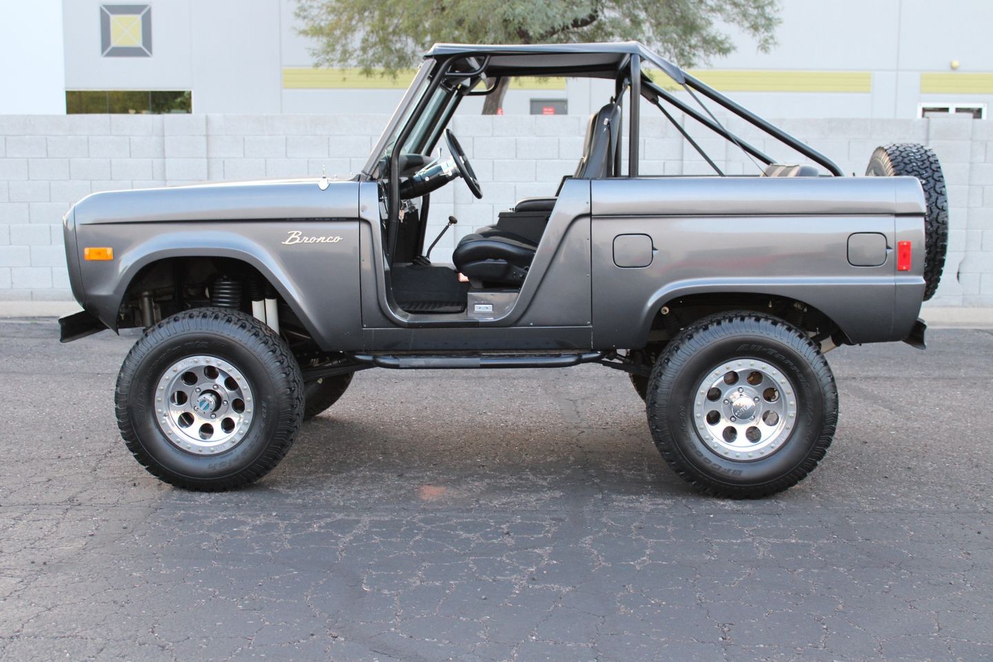 Ford-Bronco-1977-SUV-6