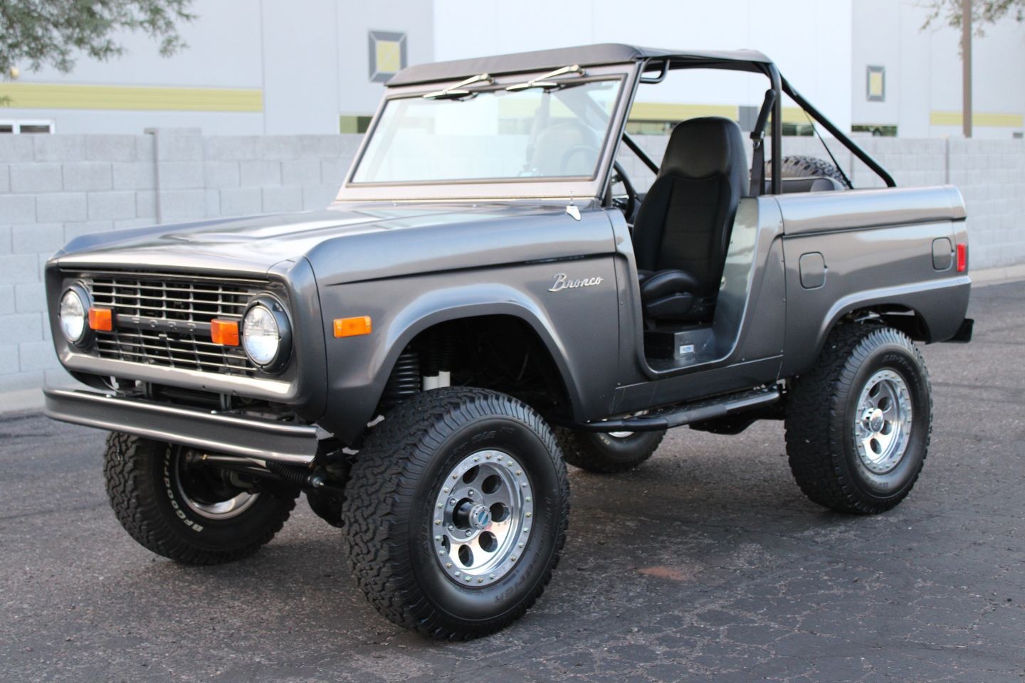 Ford-Bronco-1977-SUV-7