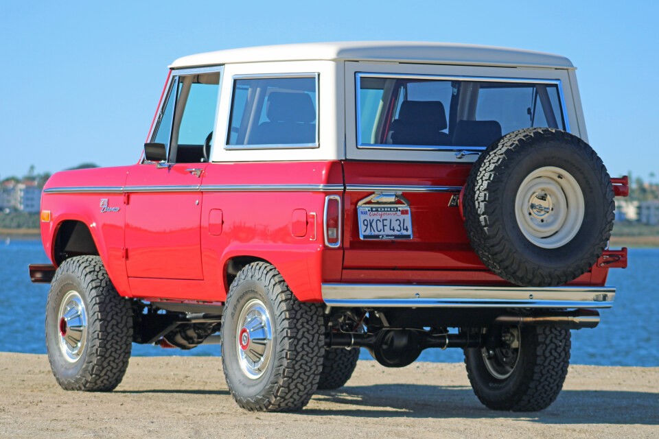 Ford-Bronco-1977-Wagon-4