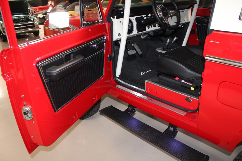 Ford-Bronco-1977-Wagon-7