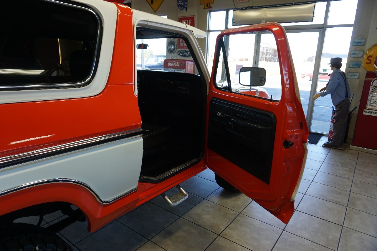Ford-Bronco-1979-Classic-Car-23