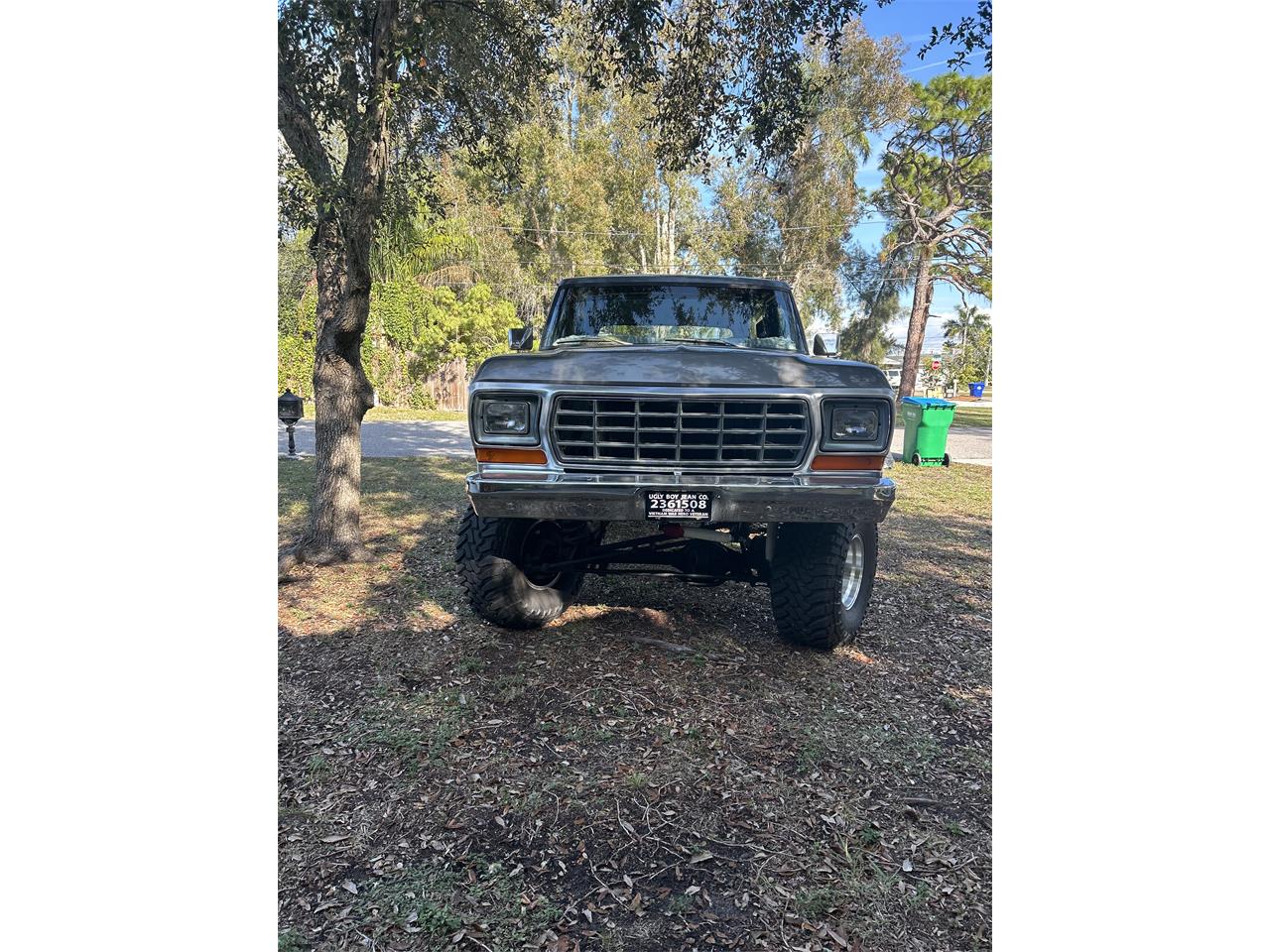 Ford-Bronco-1979-Grey-Black-2