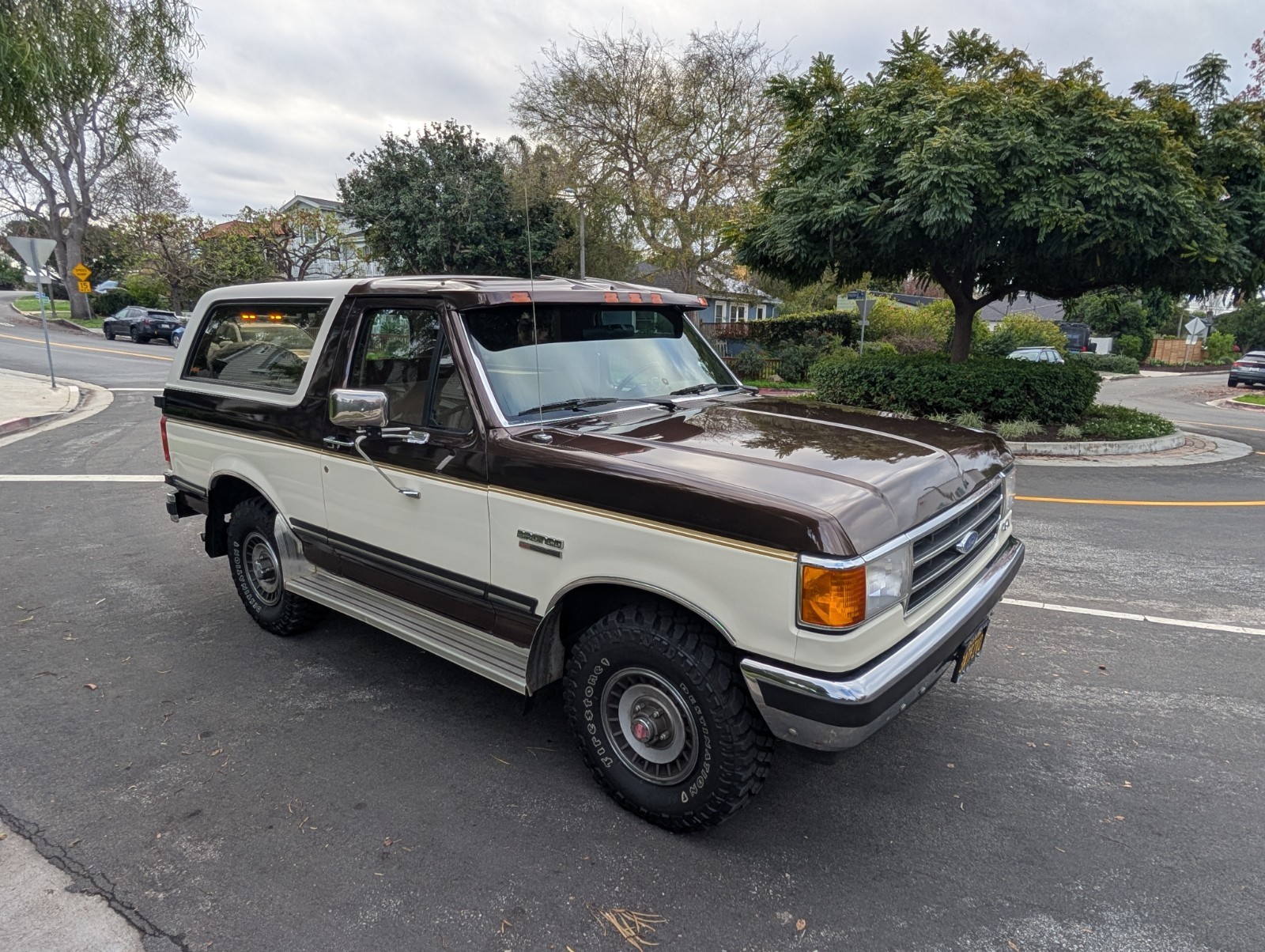 Ford-Bronco-1989-SUV-1