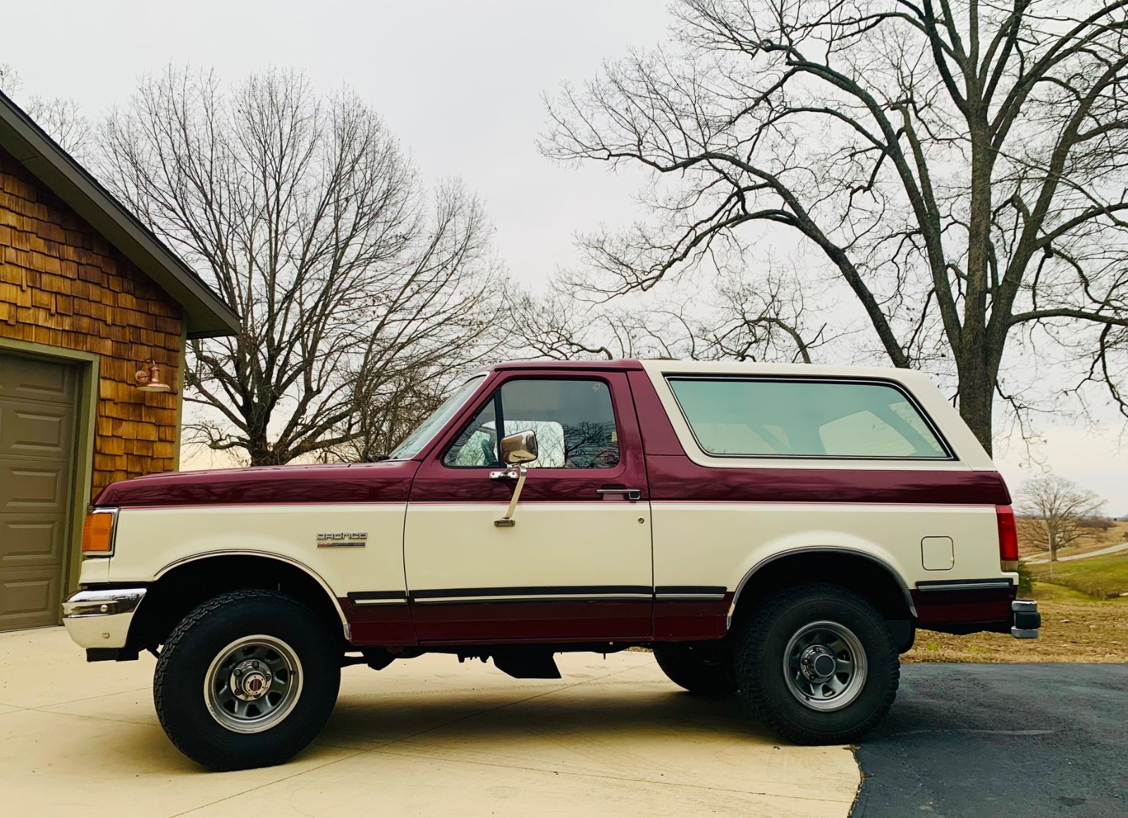 Ford-Bronco-1989-SUV-1