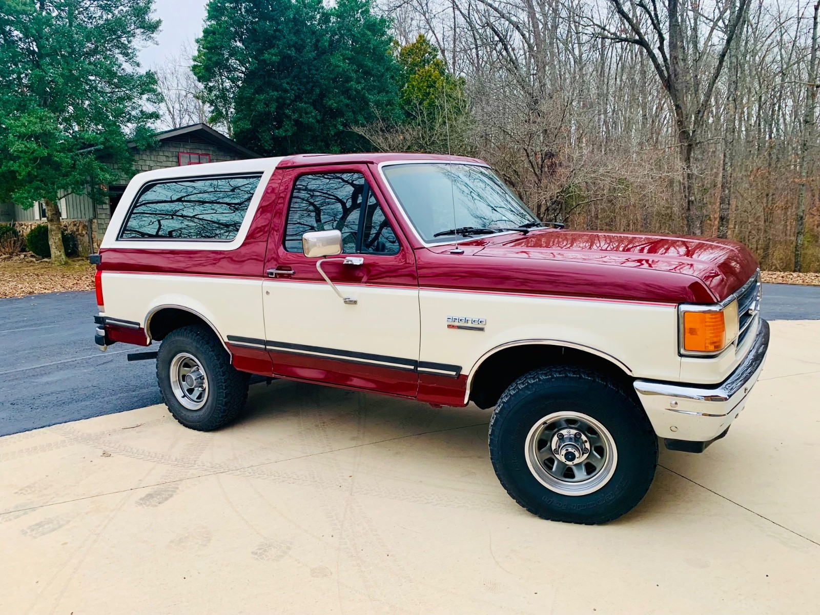 Ford-Bronco-1989-SUV-2