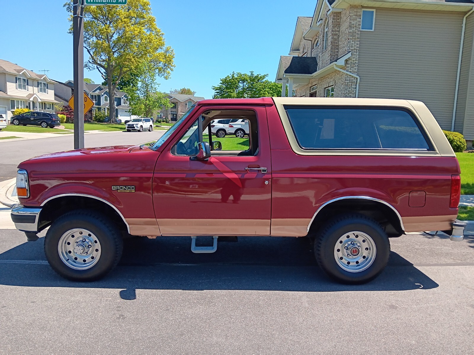 Ford-Bronco-1994-SUV-1