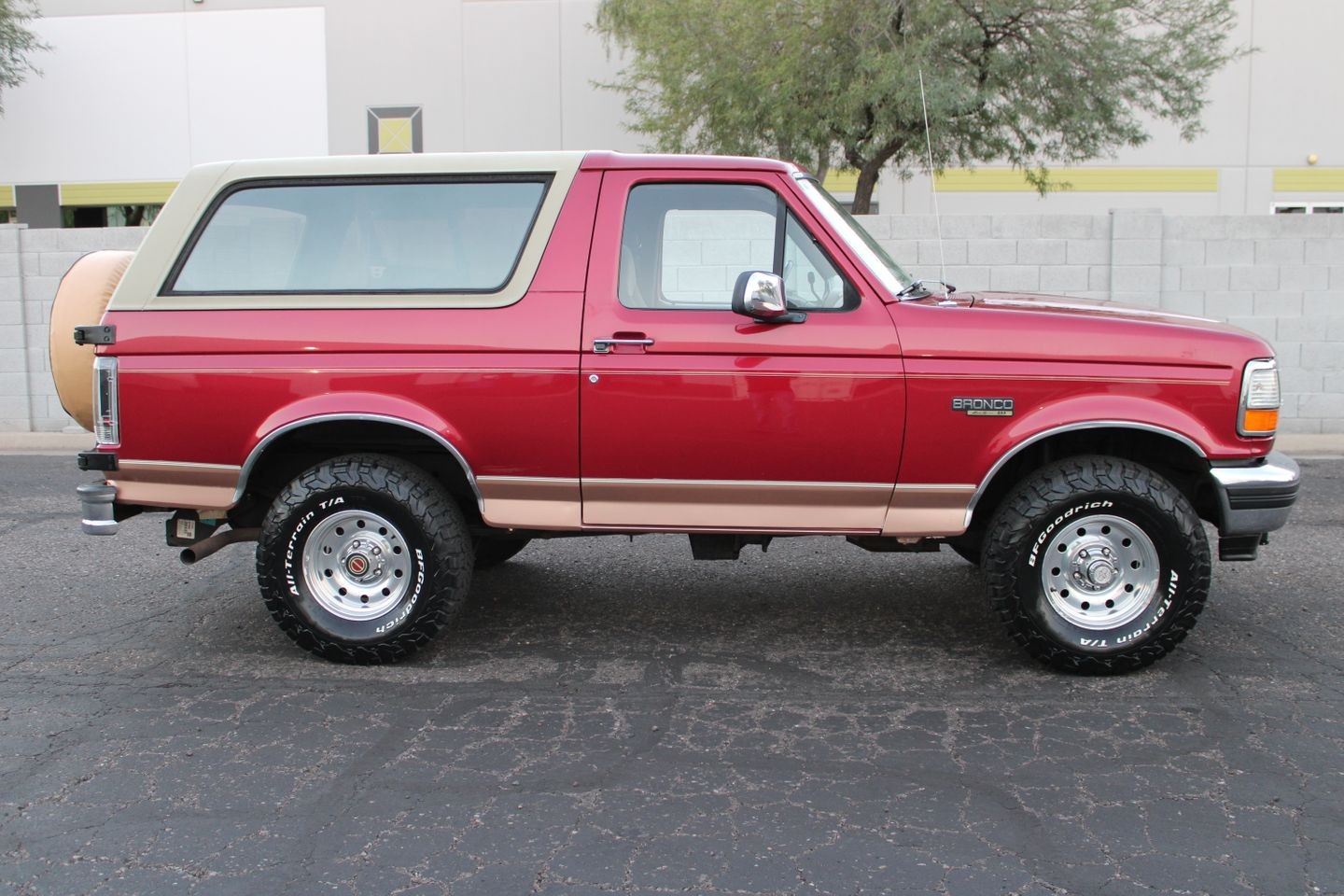 Ford-Bronco-1994-SUV-1