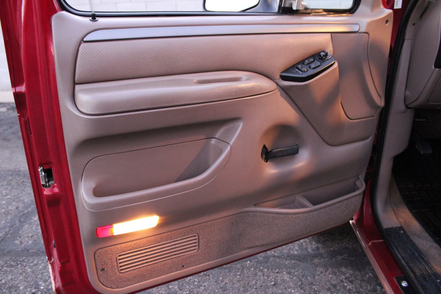 Ford-Bronco-1994-SUV-18