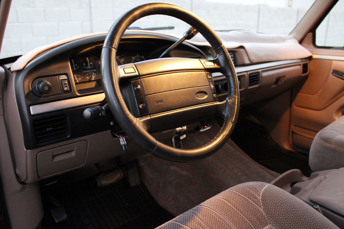 Ford-Bronco-1994-SUV-19