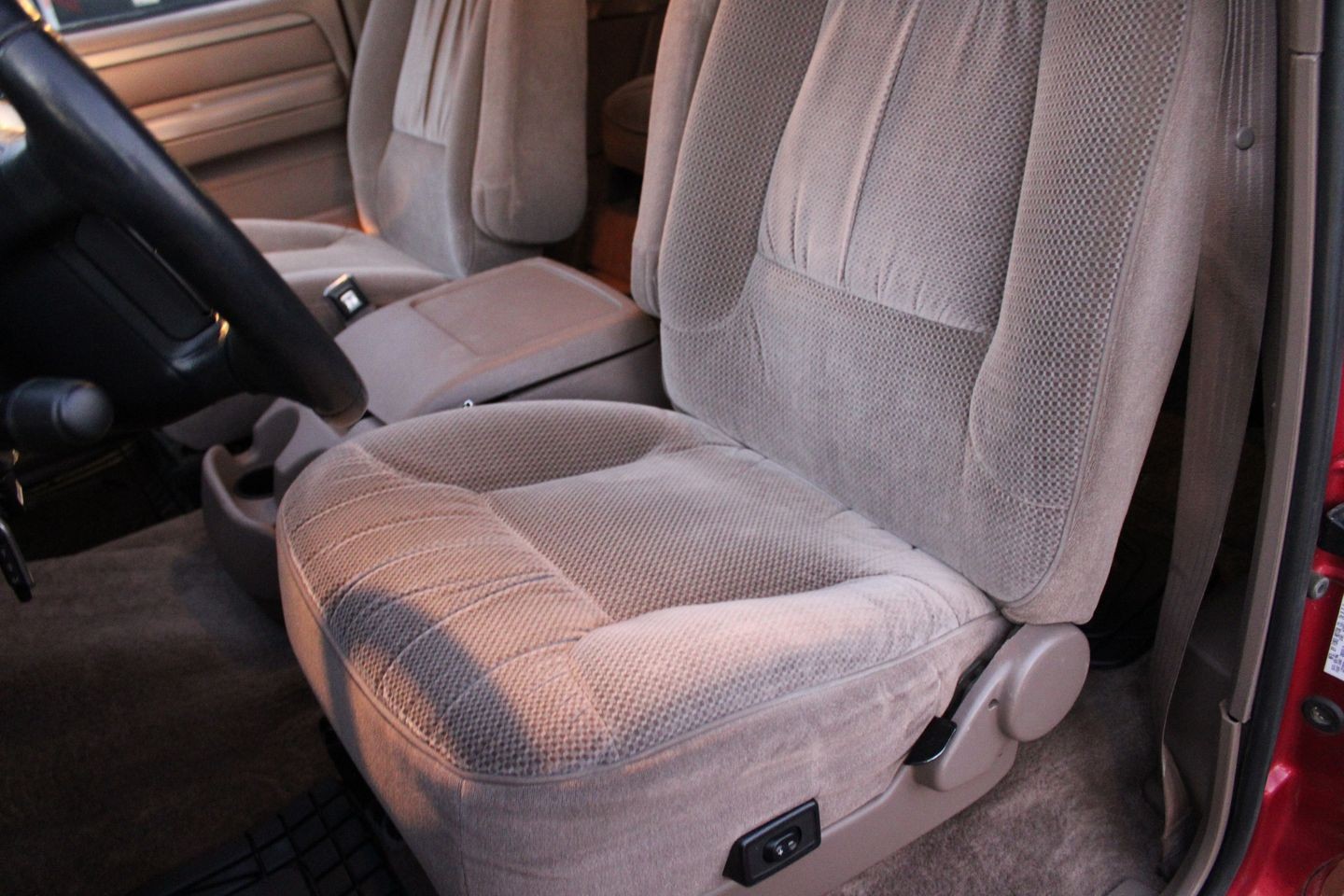 Ford-Bronco-1994-SUV-21