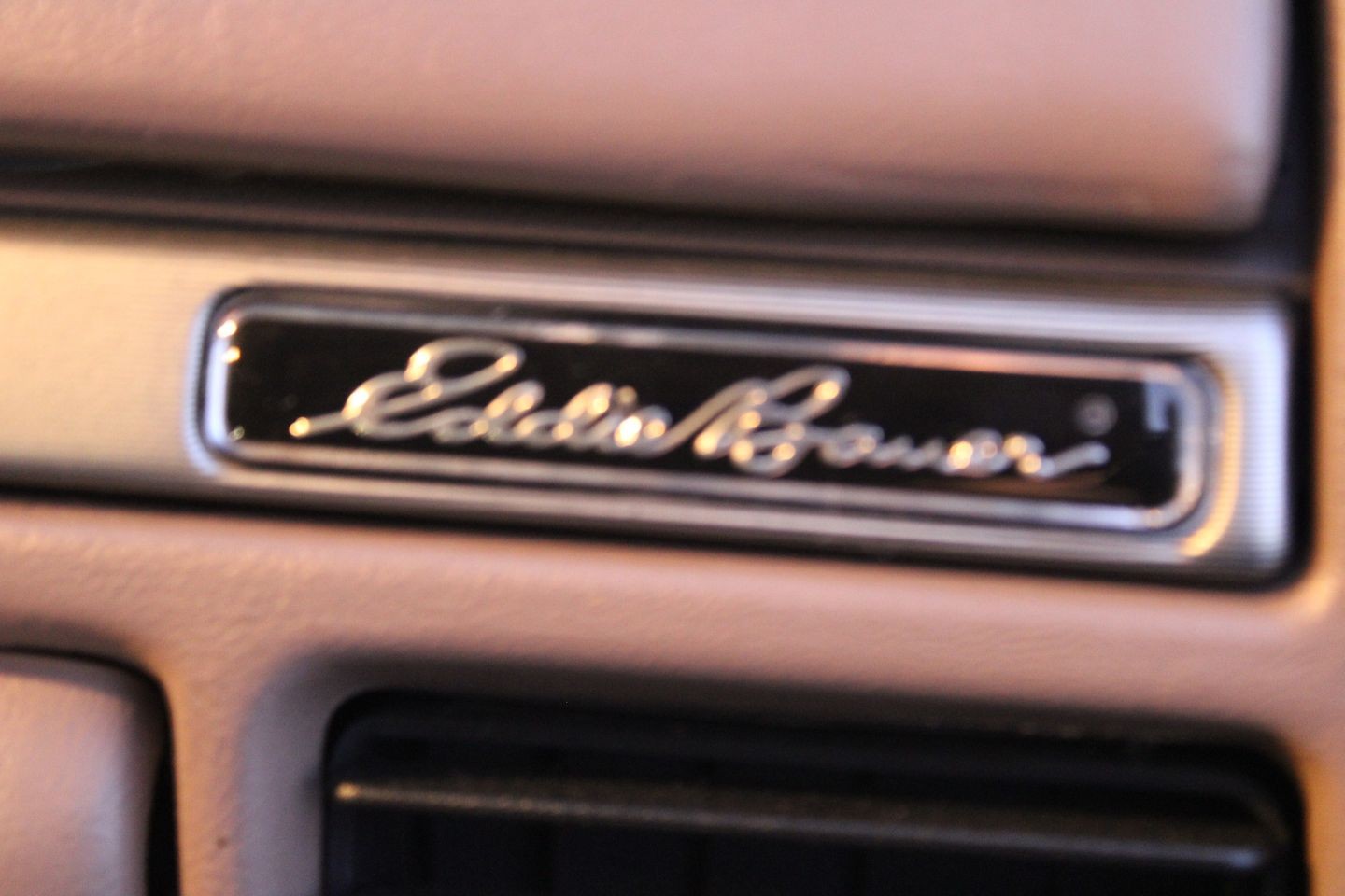 Ford-Bronco-1994-SUV-32