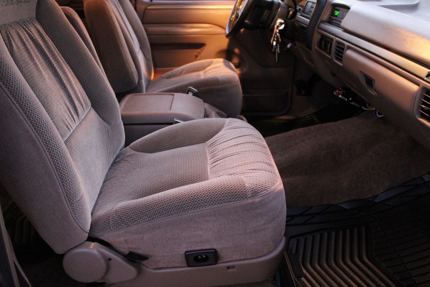 Ford-Bronco-1994-SUV-34