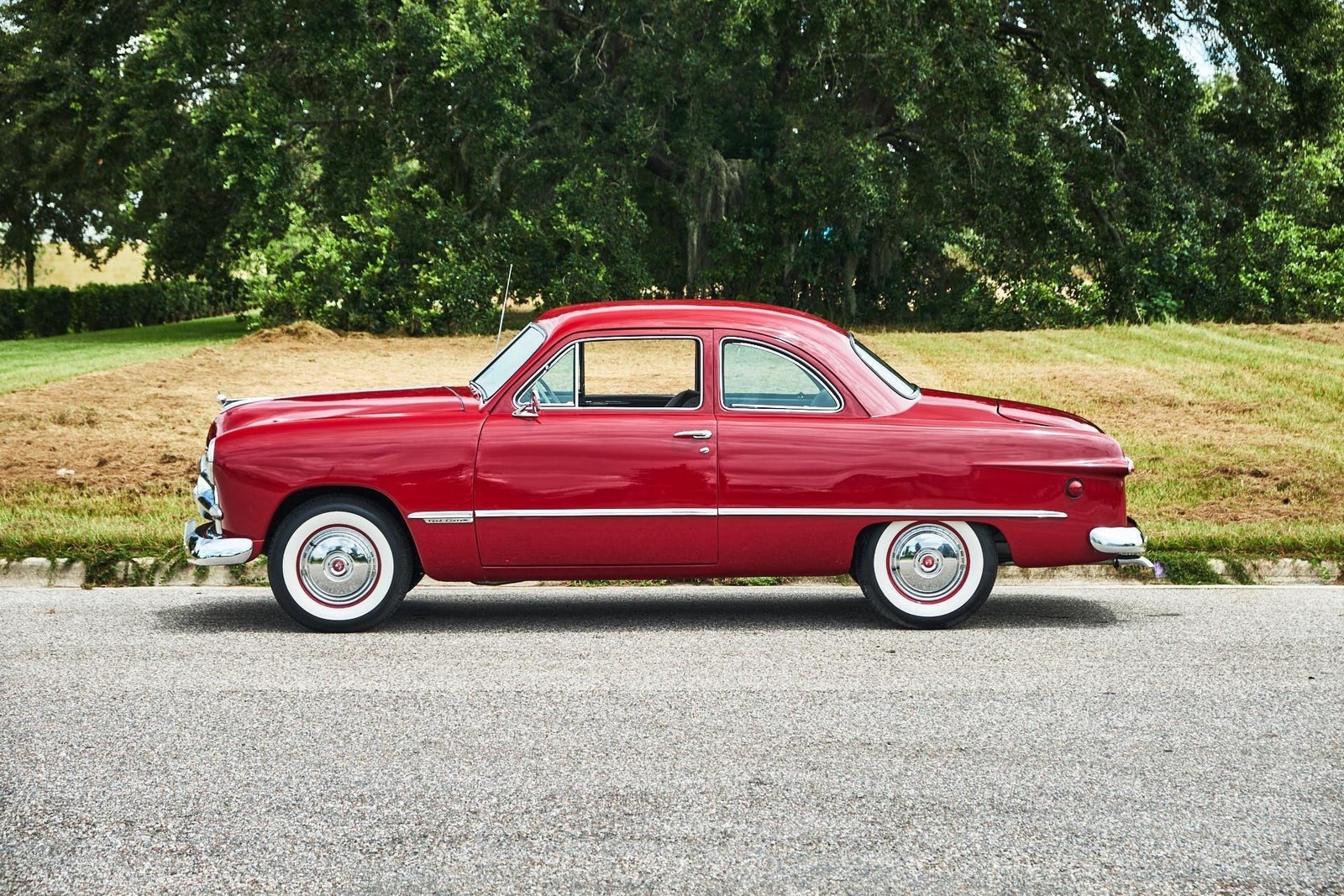 Ford-Business-Coupe-1949-2-Door-1