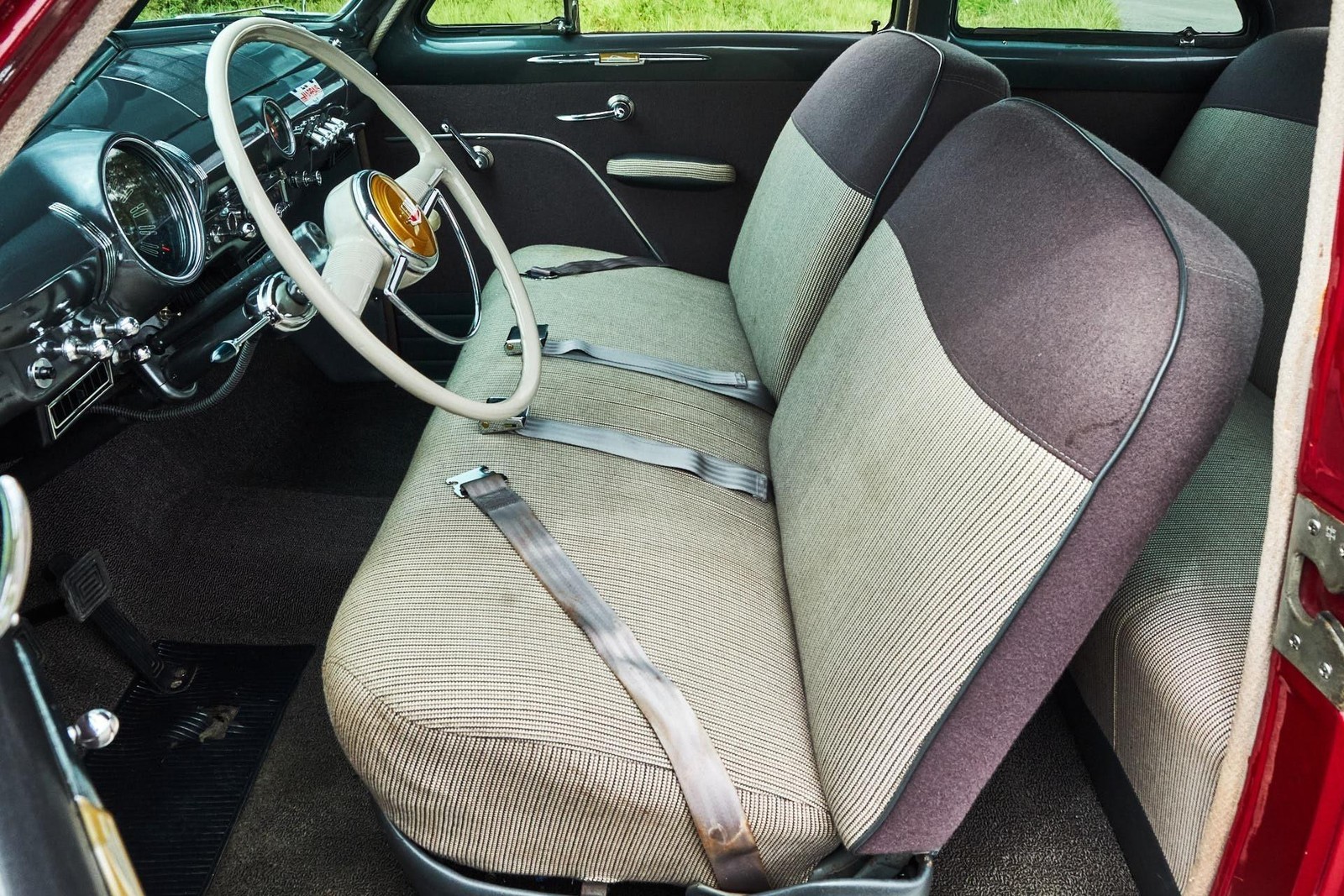 Ford-Business-Coupe-1949-2-Door-13