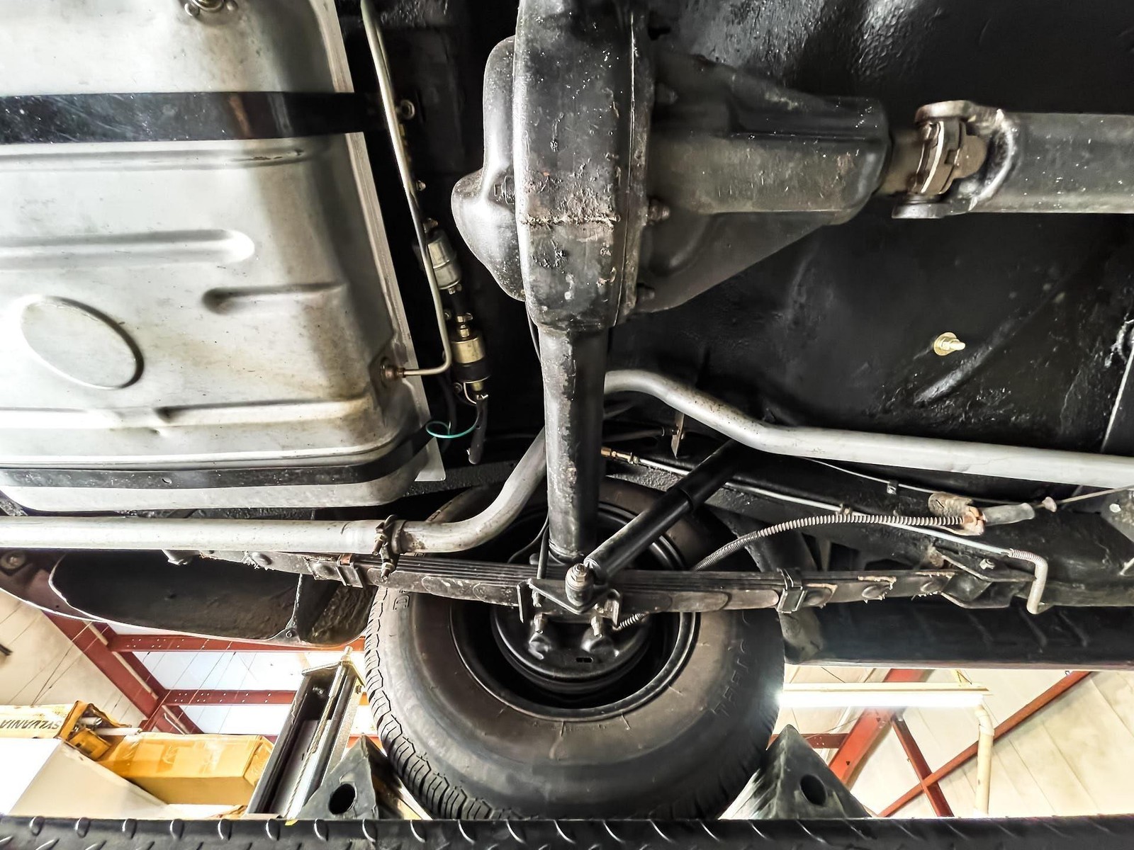 Ford-Business-Coupe-1949-2-Door-24