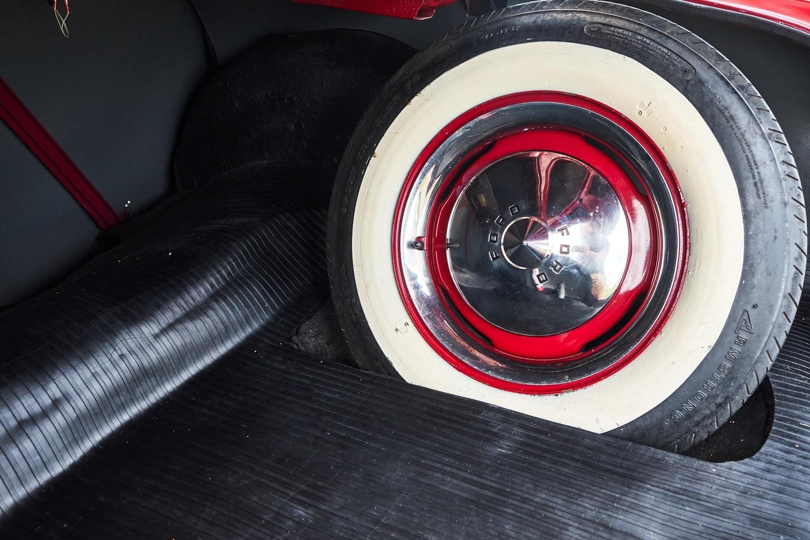 Ford-Business-Coupe-1949-2-Door-29