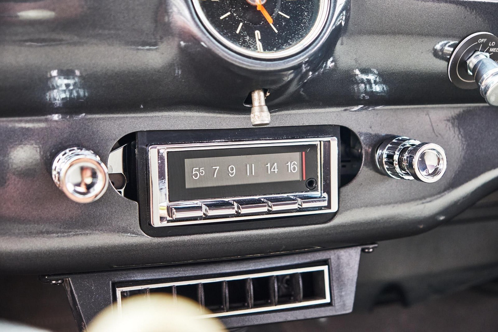 Ford-Business-Coupe-1949-2-Door-37