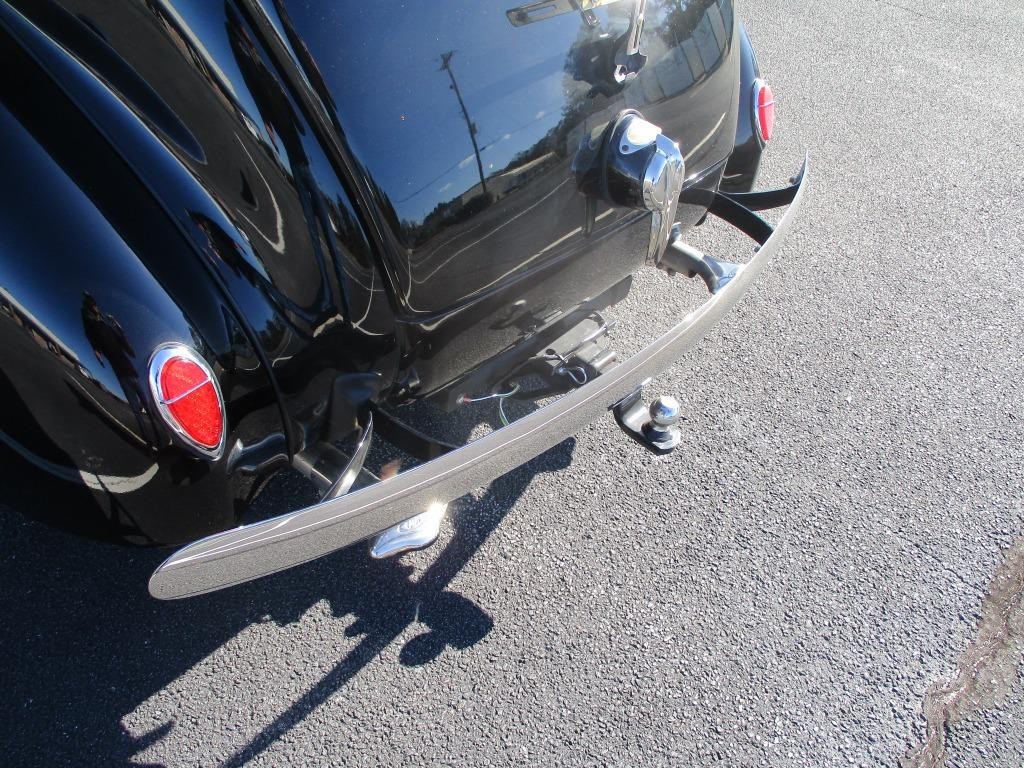 Ford-Cabriolet-Deluxe-Street-Rod-LS1-resto-mod-drivetrain-1939-14