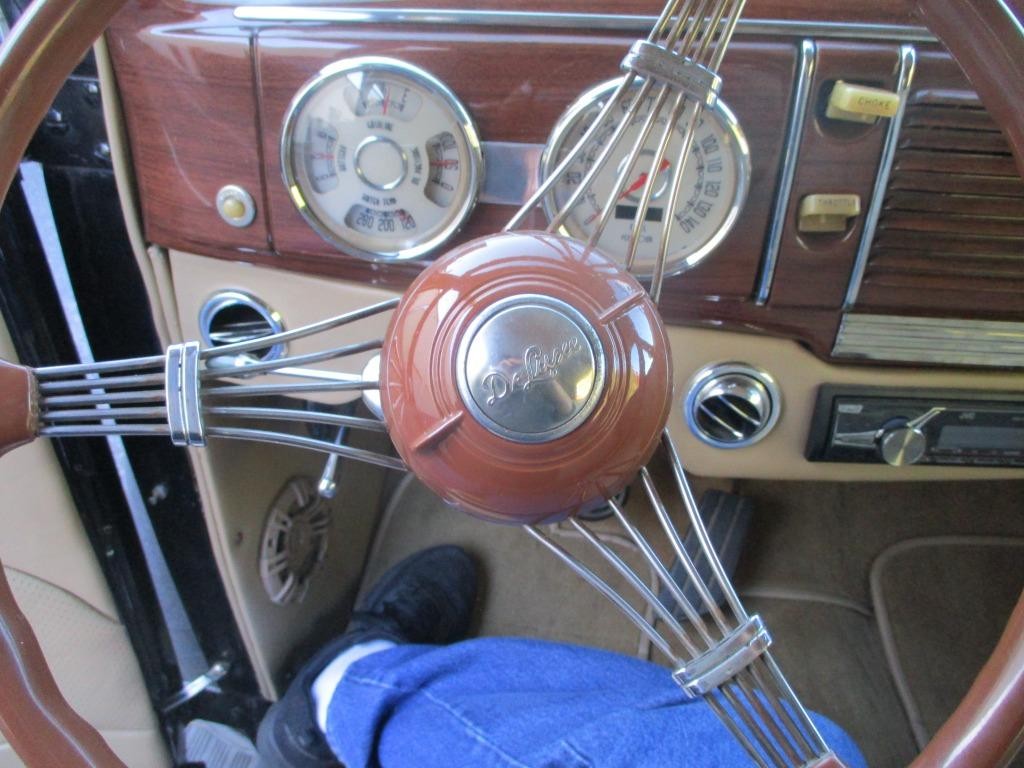 Ford-Cabriolet-Deluxe-Street-Rod-LS1-resto-mod-drivetrain-1939-32