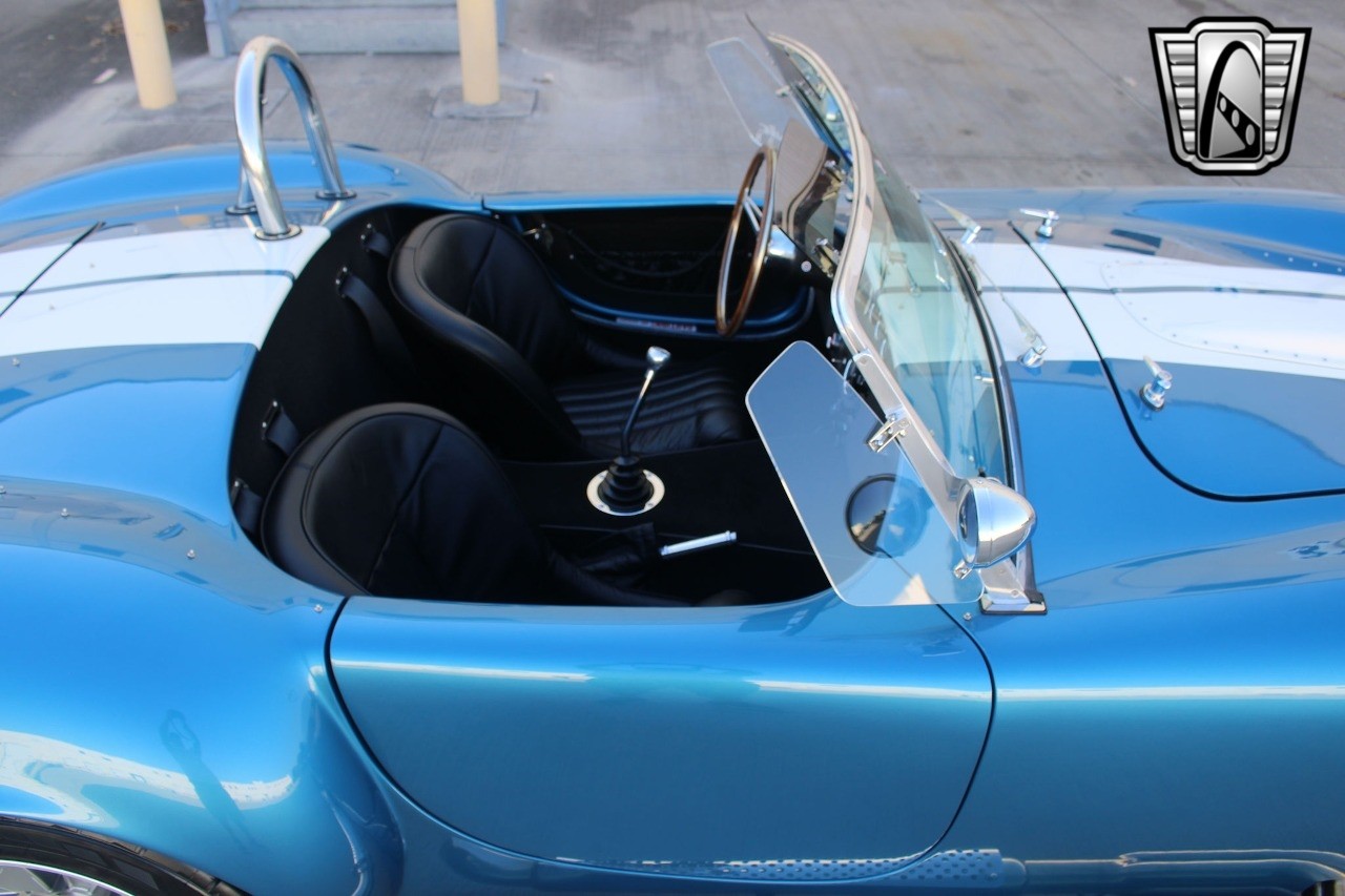 Ford-Cobra-1965-coupe-11