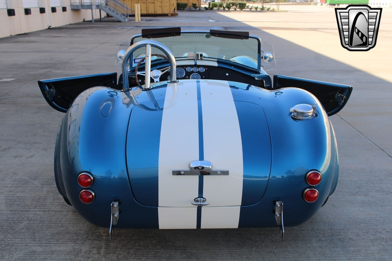 Ford-Cobra-1965-coupe-12