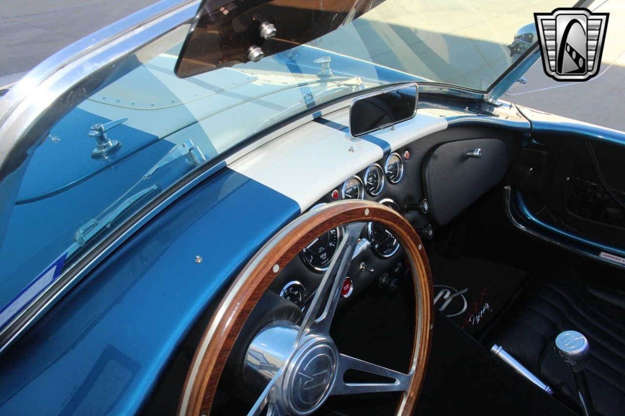 Ford-Cobra-1965-coupe-23