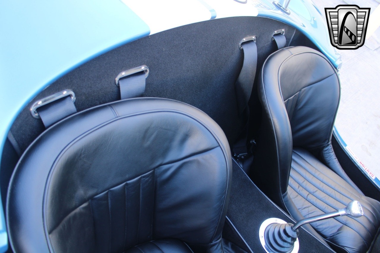 Ford-Cobra-1965-coupe-29