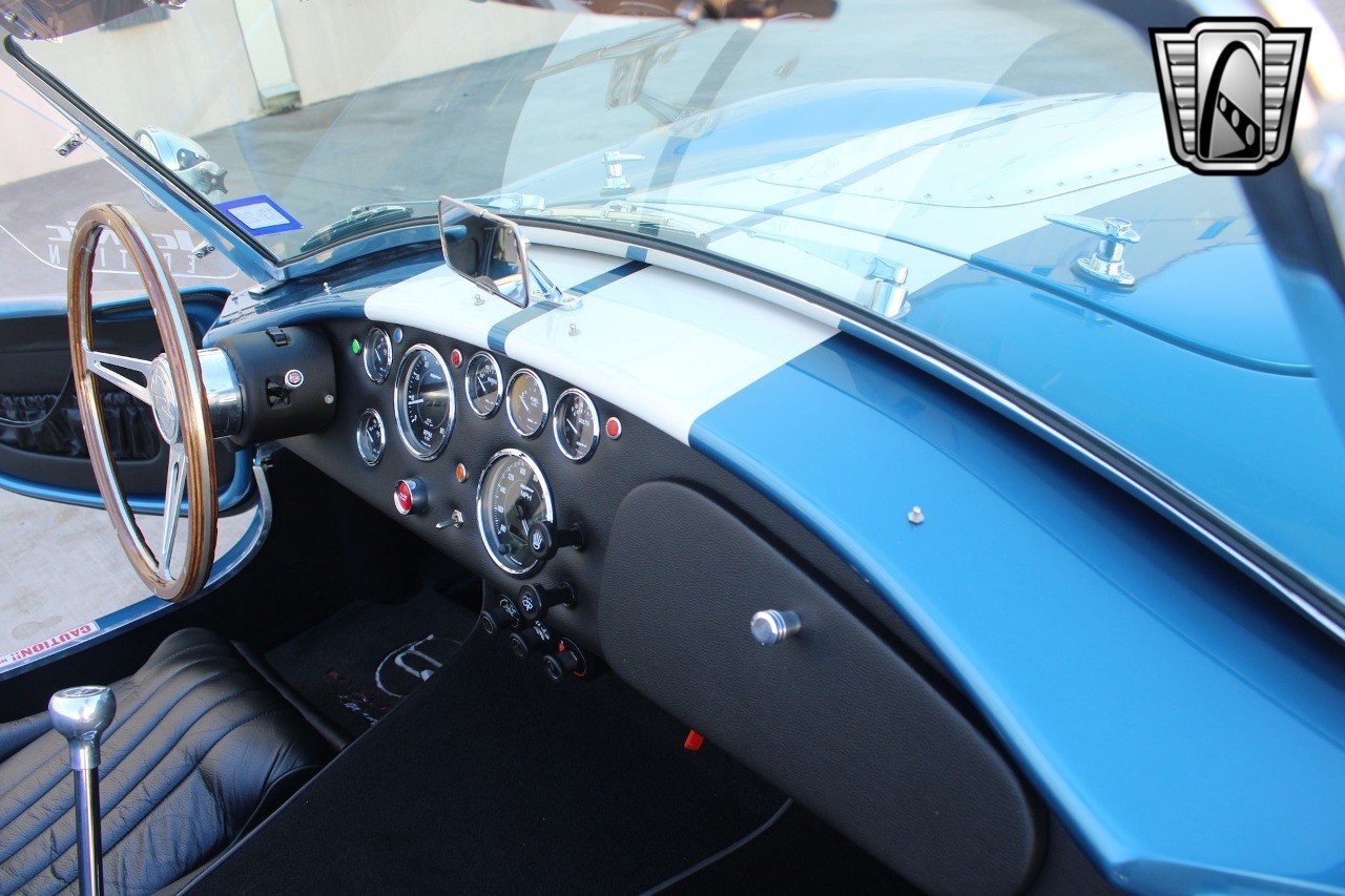 Ford-Cobra-1965-coupe-30