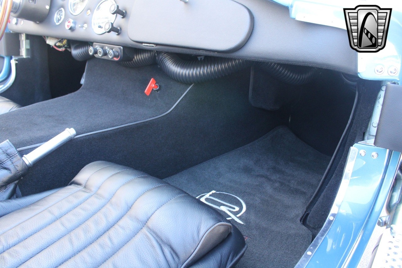 Ford-Cobra-1965-coupe-31