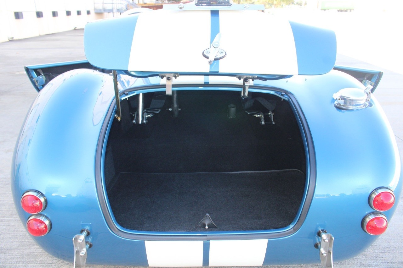 Ford-Cobra-1965-coupe-32