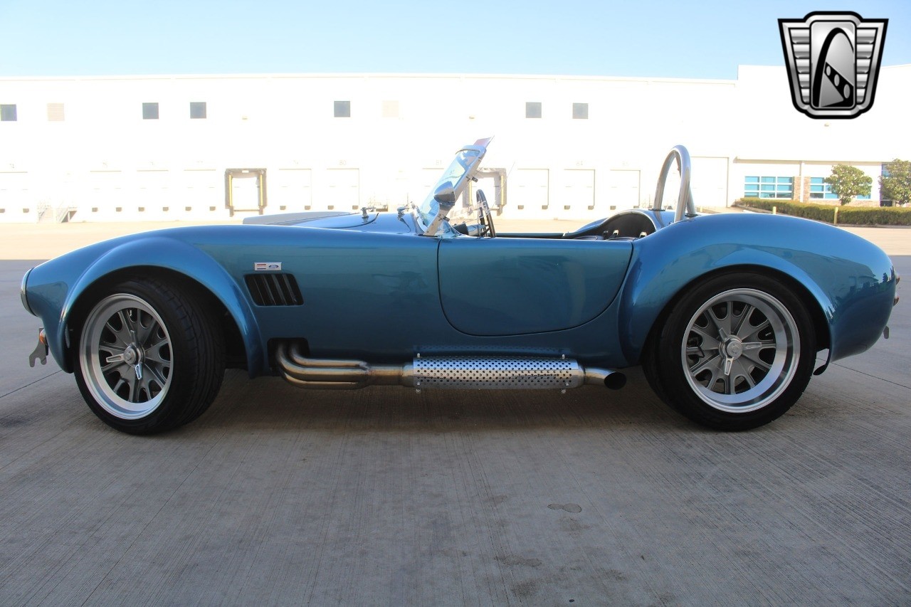 Ford-Cobra-1965-coupe-34