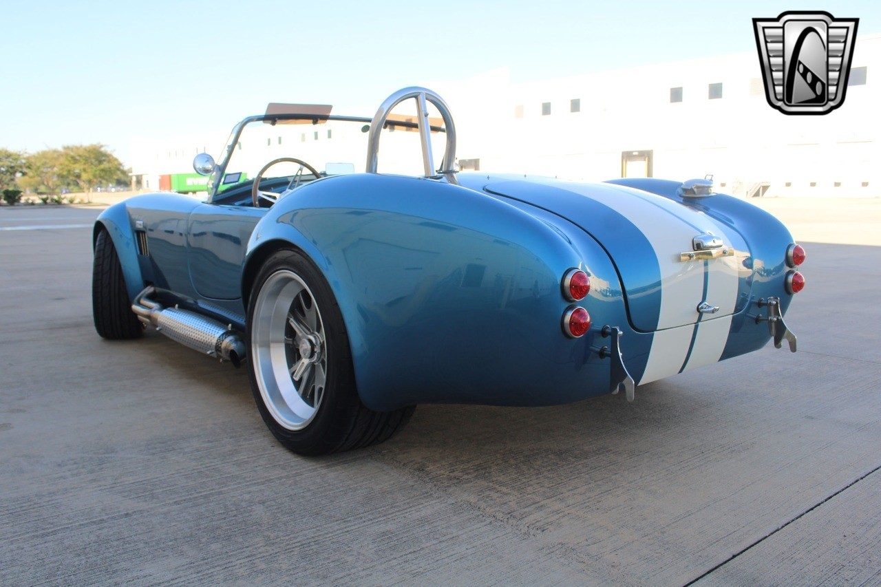 Ford-Cobra-1965-coupe-37