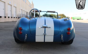 Ford-Cobra-1965-coupe-39