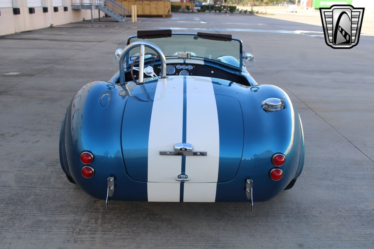 Ford-Cobra-1965-coupe-4