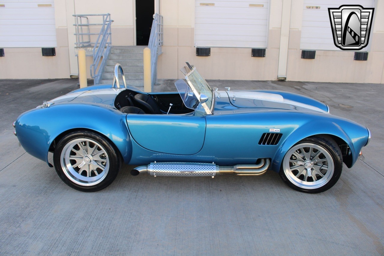 Ford-Cobra-1965-coupe-6