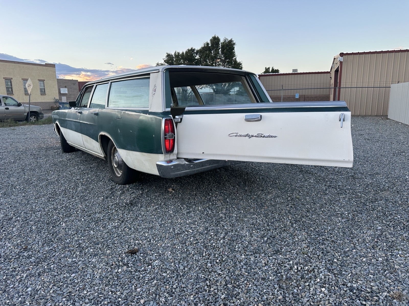 Ford-Country-1966-Sedan-16