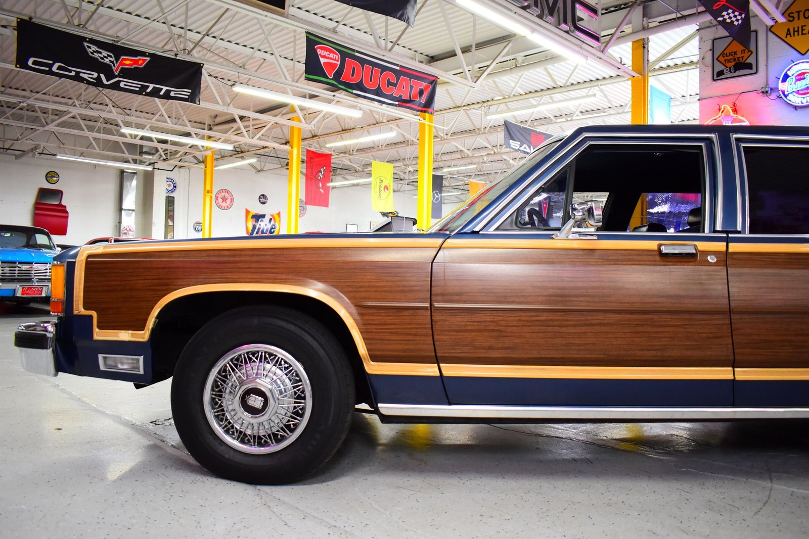 Ford-Country-Squire-1986-Wagon-18