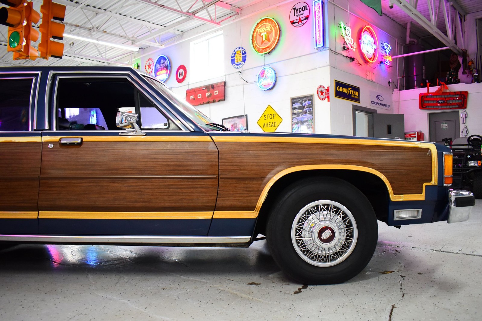 Ford-Country-Squire-1986-Wagon-7