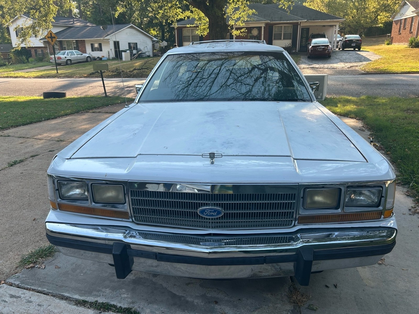 Ford-Country-Squire-1989-Wagon