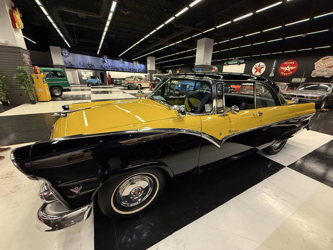 Ford-Crown-Victoria-1955-Coupe-1