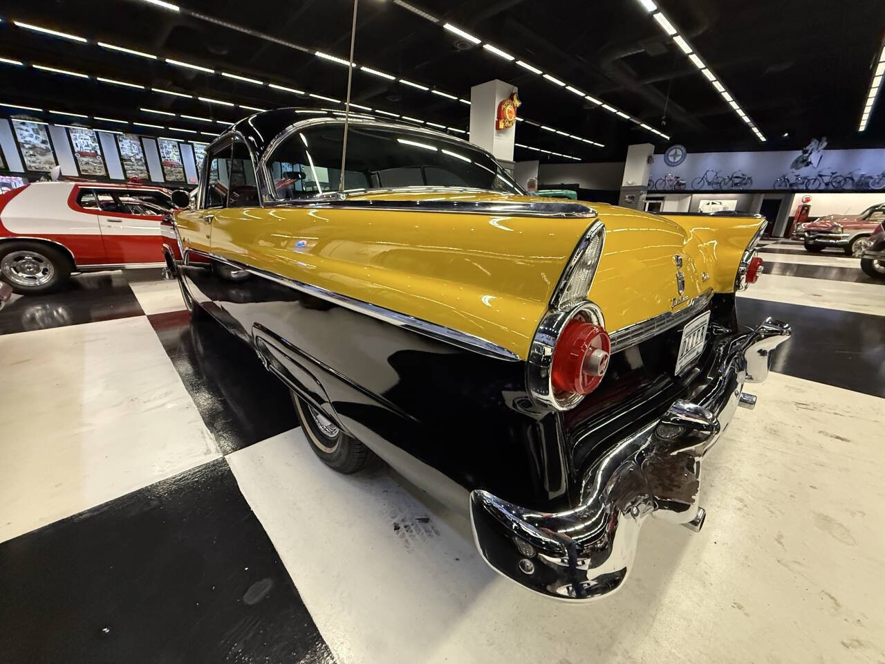 Ford-Crown-Victoria-1955-Coupe-2