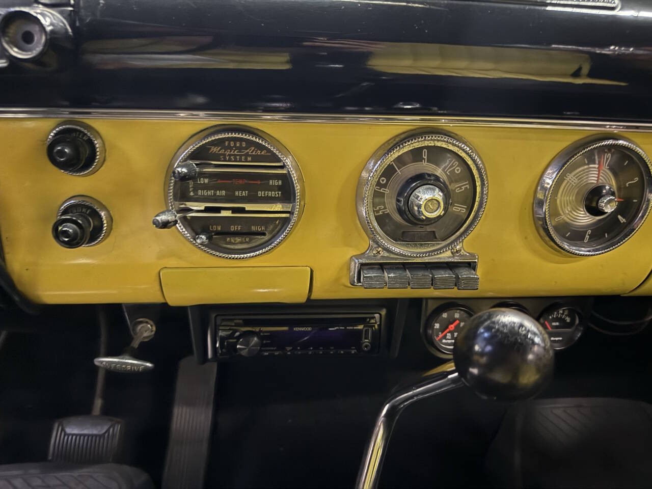 Ford-Crown-Victoria-1955-Coupe-22