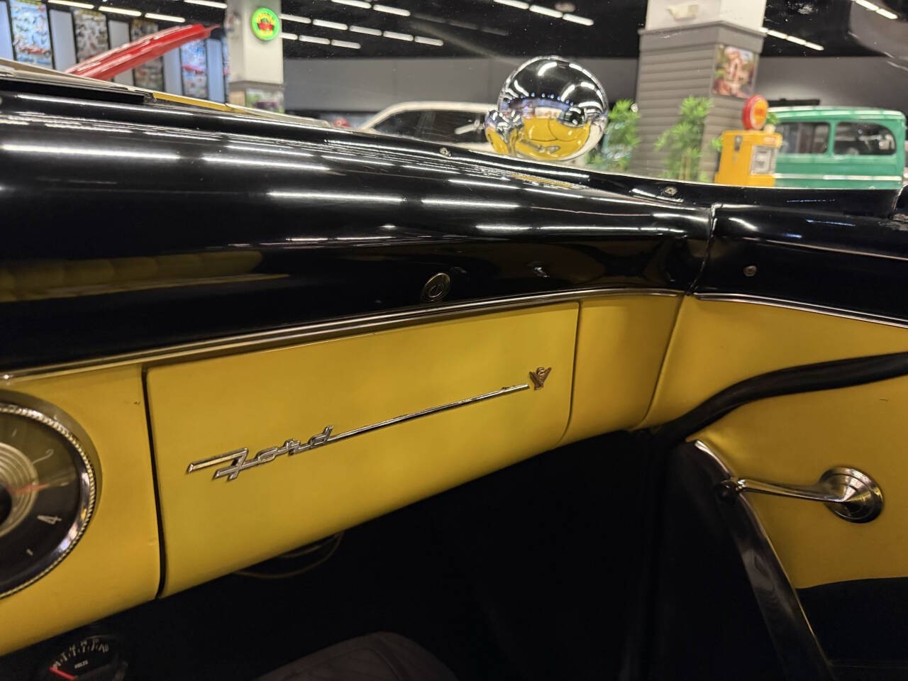 Ford-Crown-Victoria-1955-Coupe-29