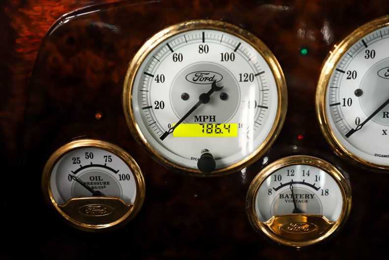 Ford-Custom-1933-Black-Gray-1