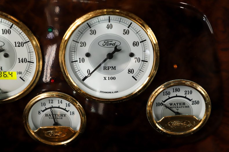 Ford-Custom-1933-Black-Gray-2