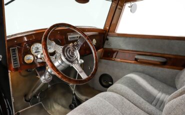 Ford-Custom-1933-Black-Gray