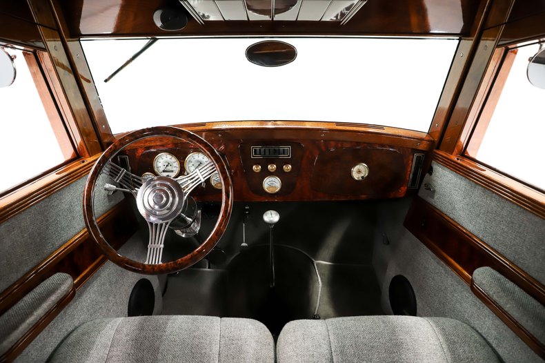 Ford-Custom-1933-Black-Gray-4