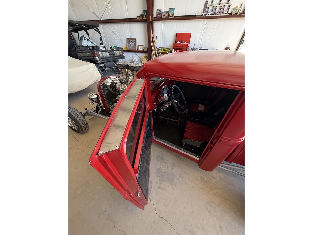 Ford-Custom-1933-Red-Red-and-black-14