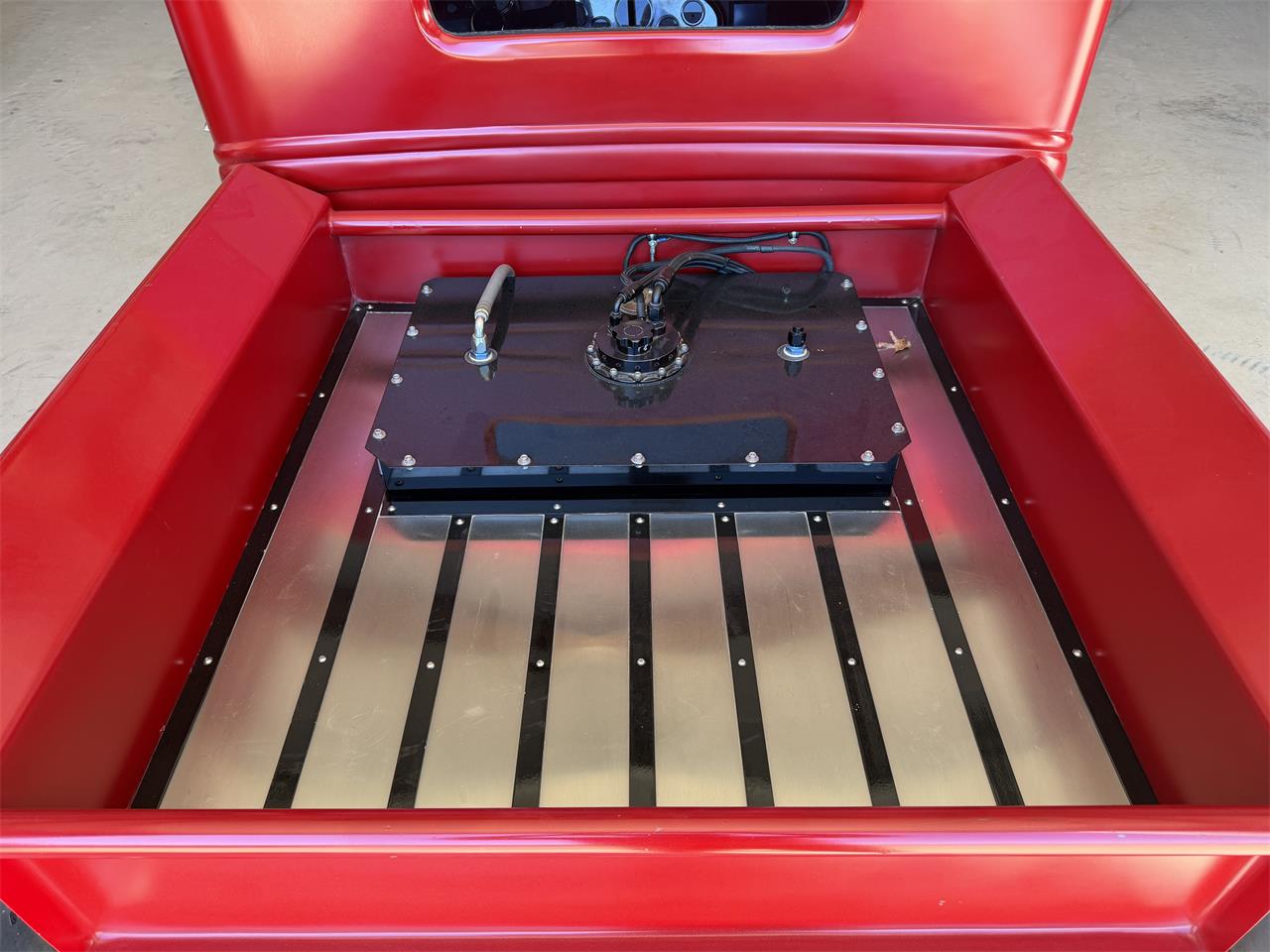 Ford-Custom-1933-Red-Red-and-black-4