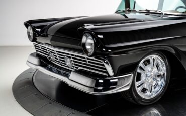 Ford-Custom-1957-Sedan-10